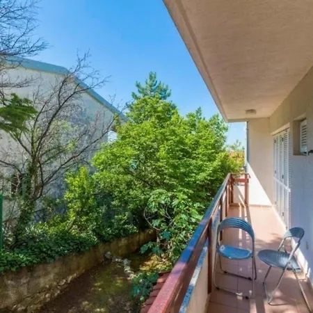 In Mit Moebliertem Balkon * דראמליי