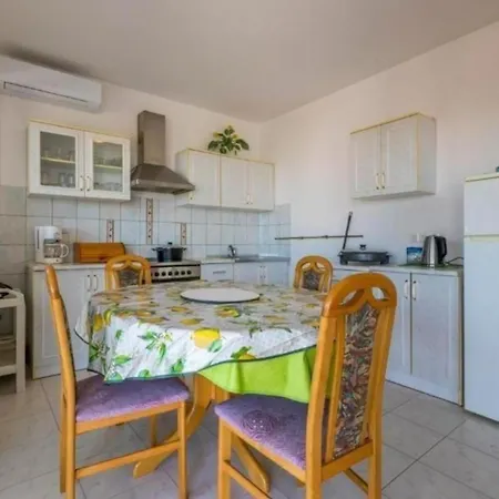 In Mit Moebliertem Balkon דירה *