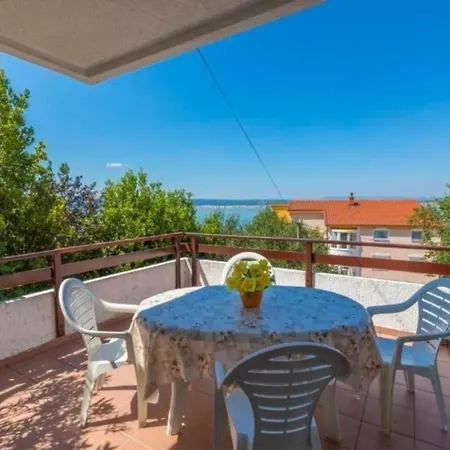 In Mit Moebliertem Balkon Apartment Dramalj