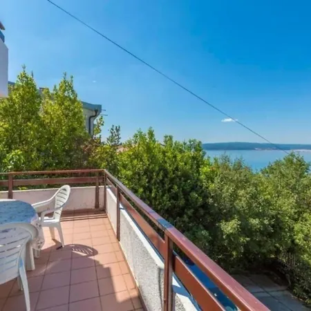In Mit Moebliertem Balkon Dramalj