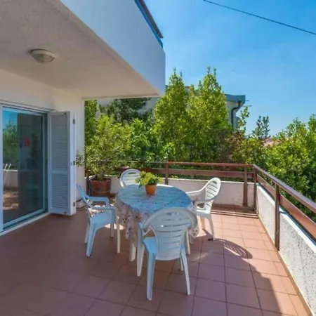 In Mit Moebliertem Balkon Apartment Dramalj