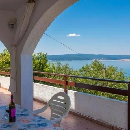 Apartment In Mit Moebliertem Balkon Dramalj
