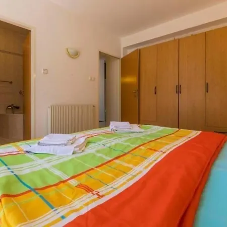 Apartment In Mit Moebliertem Balkon
