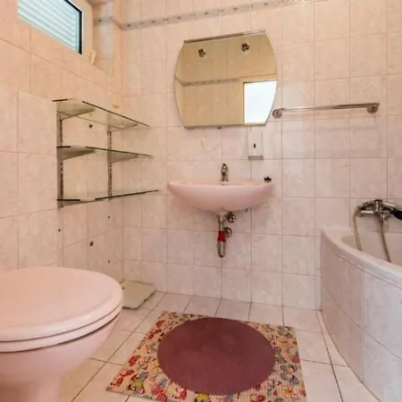 In Mit Moebliertem Balkon * Dramalj
