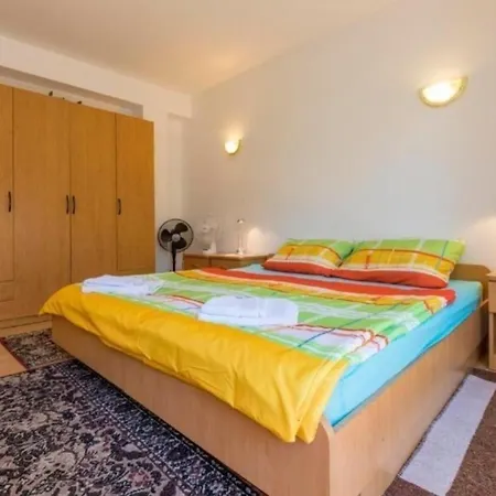 In Mit Moebliertem Balkon *
